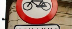 Las calles comerciales seguirán vetadas a las bicis por el día