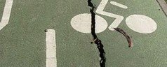 La suciedad y la dejadez deterioran el carril bici